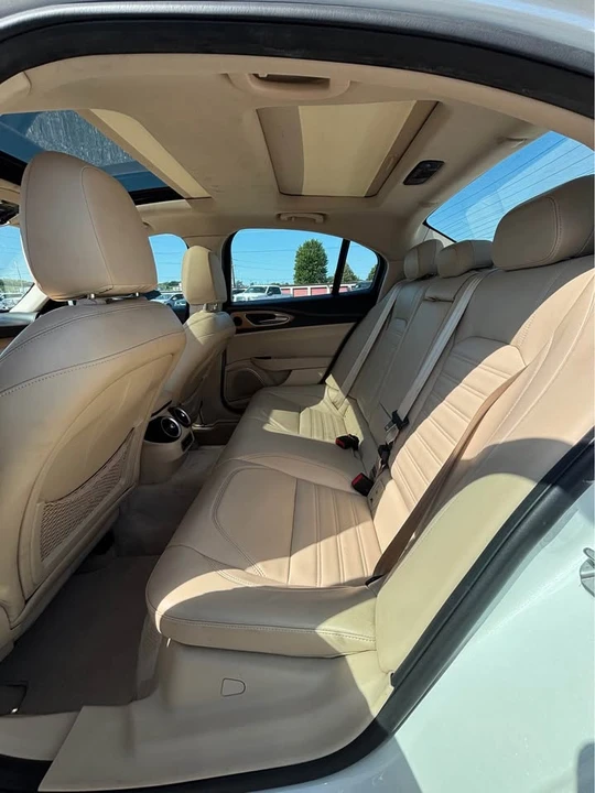 2019 Alfa Romeo Giulia - Image 10 of 12