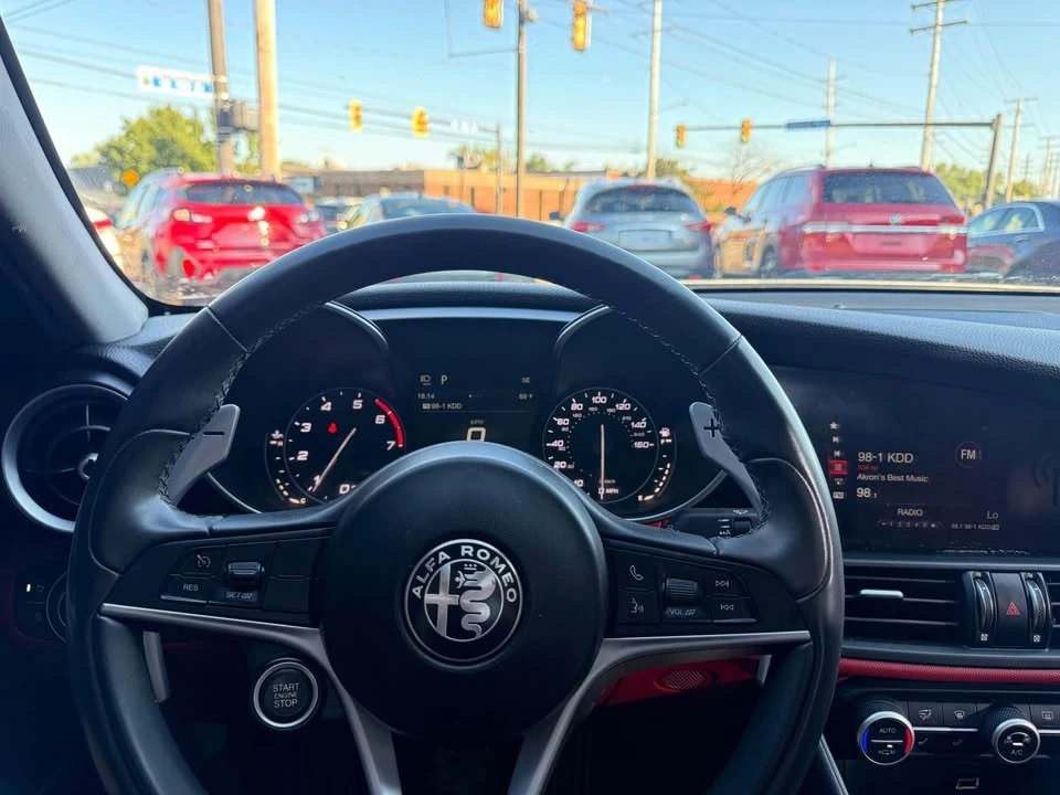2019 Alfa Romeo Giulia - Image 15 of 16