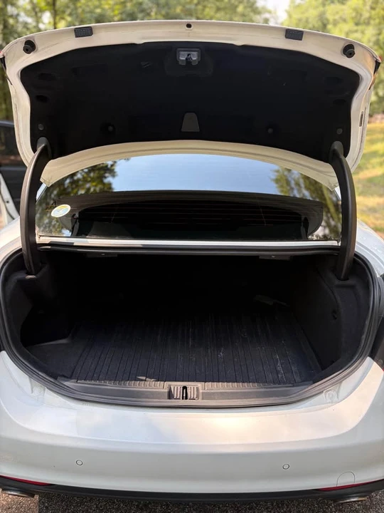 2019 Alfa Romeo Giulia - Image 16 of 17