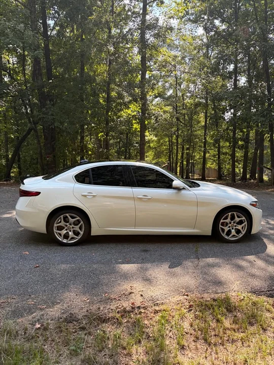 2019 Alfa Romeo Giulia - Image 8 of 17