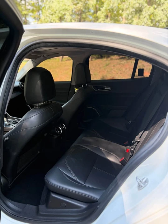2019 Alfa Romeo Giulia - Image 11 of 17