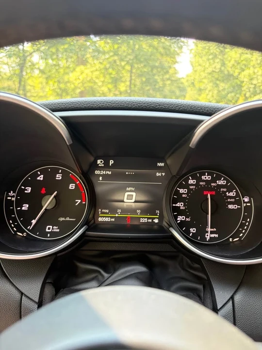 2019 Alfa Romeo Giulia - Image 14 of 17