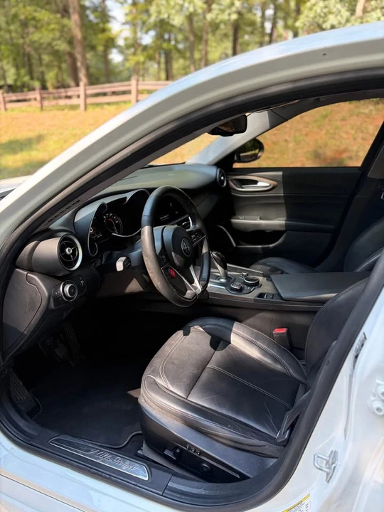 2019 Alfa Romeo Giulia - Image 9 of 17