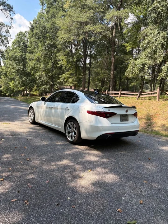 2019 Alfa Romeo Giulia - Image 5 of 17