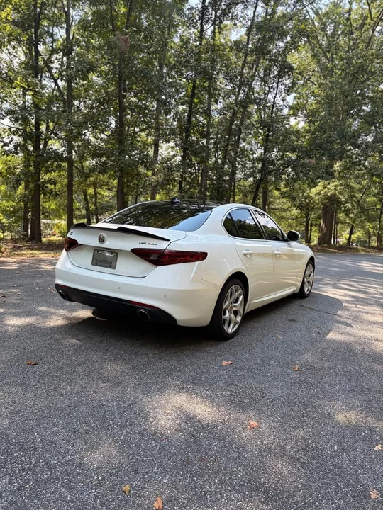 2019 Alfa Romeo Giulia - Image 7 of 17