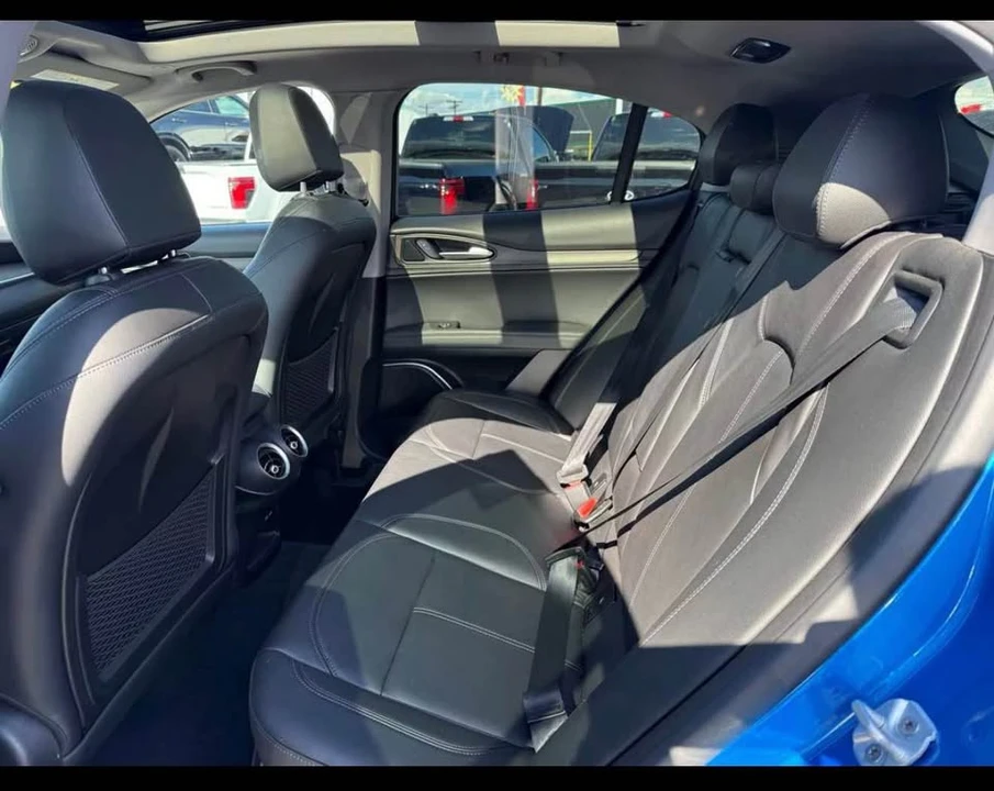 2019 Alfa Romeo Giulia - Image 12 of 13