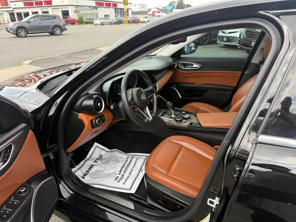 2019 Alfa Romeo Giulia - Image 7 of 16