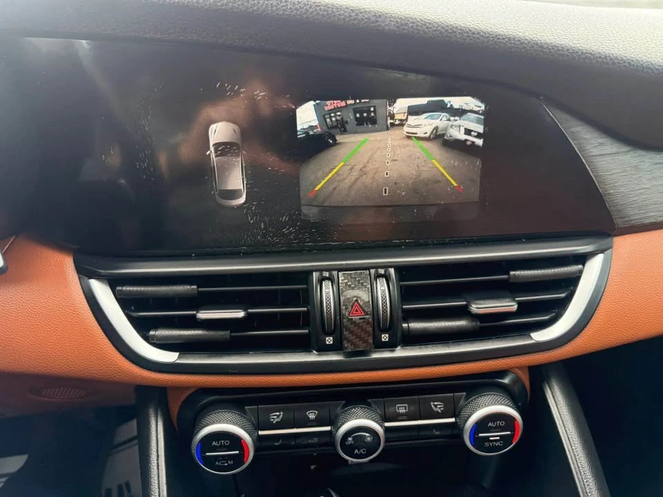 2019 Alfa Romeo Giulia - Image 14 of 16