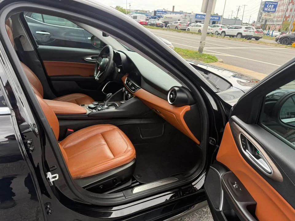 2019 Alfa Romeo Giulia - Image 8 of 16