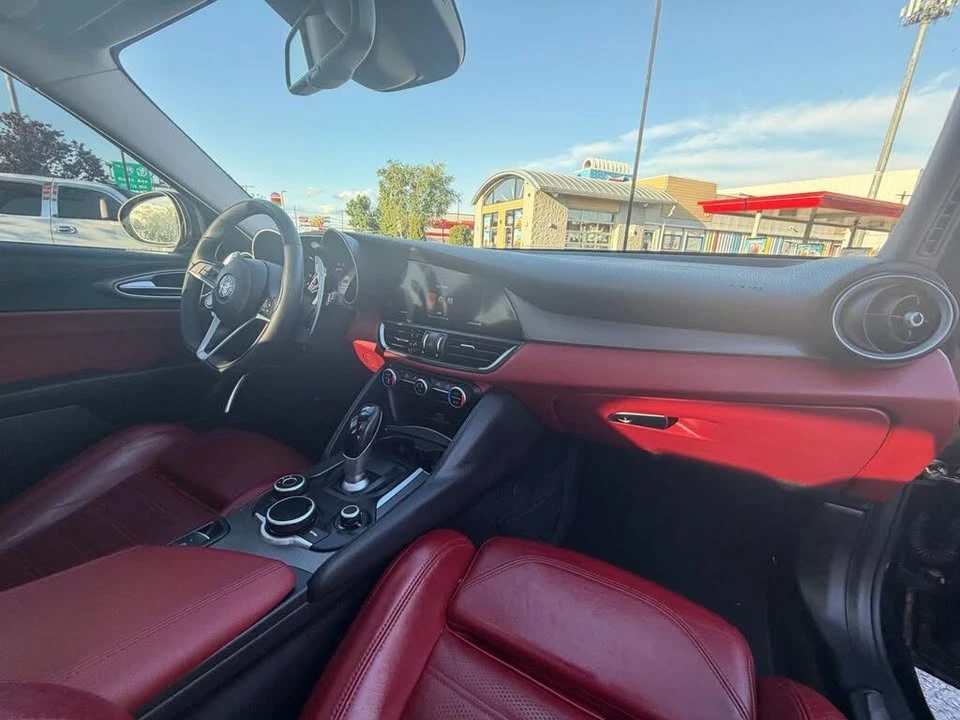 2019 Alfa Romeo Giulia - Image 9 of 11
