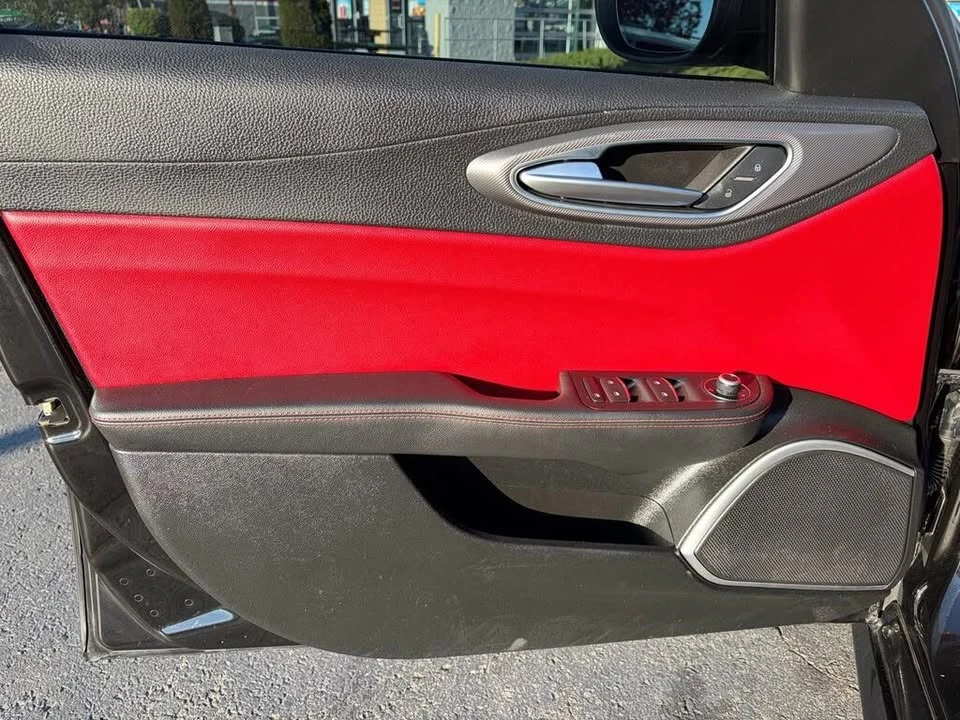 2019 Alfa Romeo Giulia - Image 10 of 20