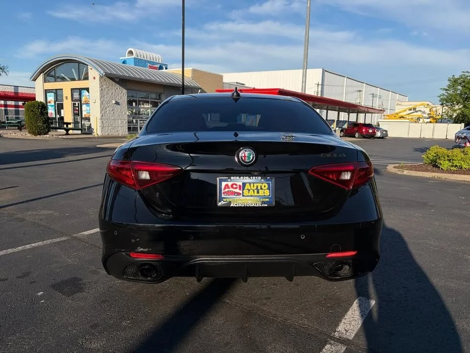 2019 Alfa Romeo Giulia - Image 6 of 20