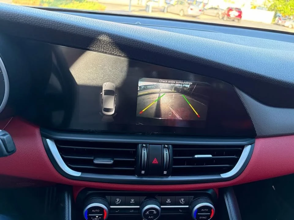 2019 Alfa Romeo Giulia - Image 14 of 20