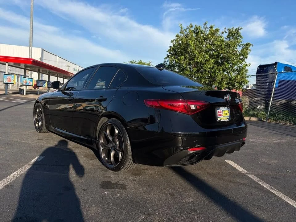 2019 Alfa Romeo Giulia - Image 5 of 20