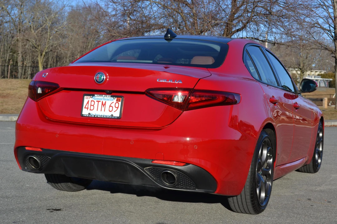 2019 Alfa Romeo Giulia - Image 5 of 6