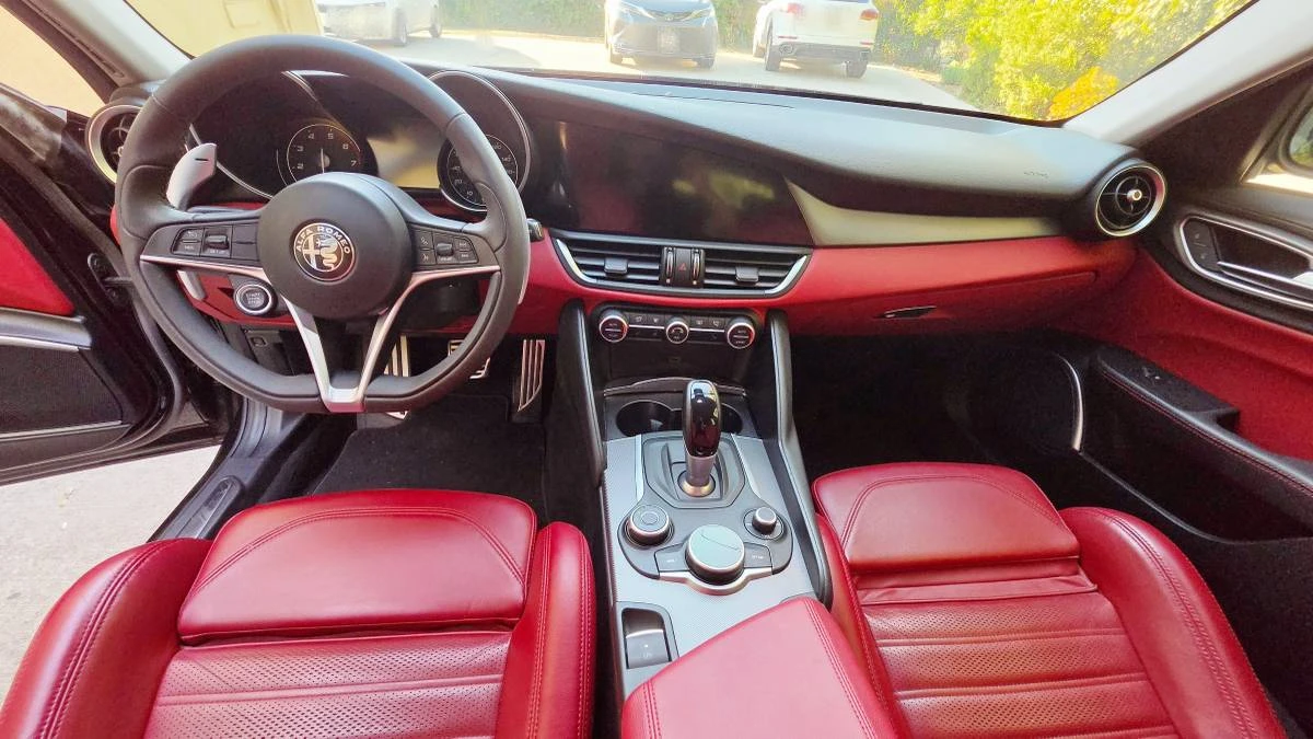 2019 Alfa Romeo Giulia - Image 8 of 16