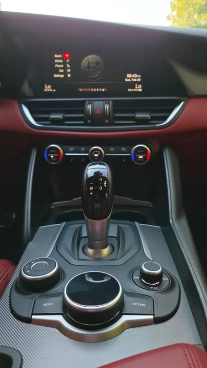 2019 Alfa Romeo Giulia - Image 10 of 16