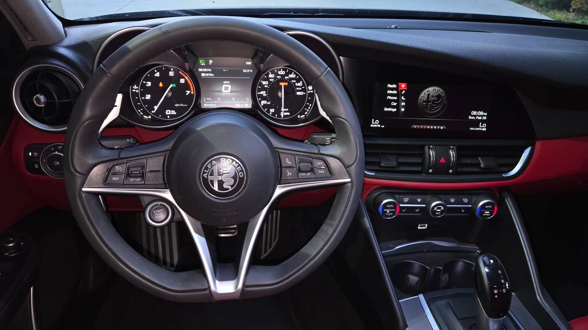 2019 Alfa Romeo Giulia - Image 9 of 16