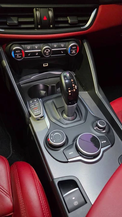 2019 Alfa Romeo Giulia - Image 11 of 16