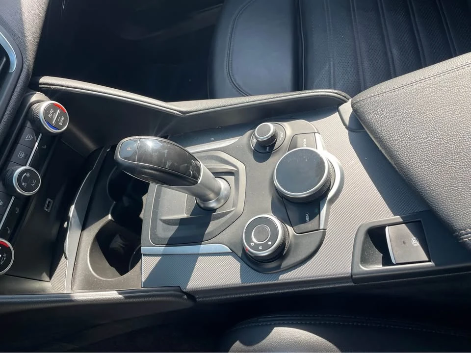2019 Alfa Romeo Giulia - Image 10 of 20