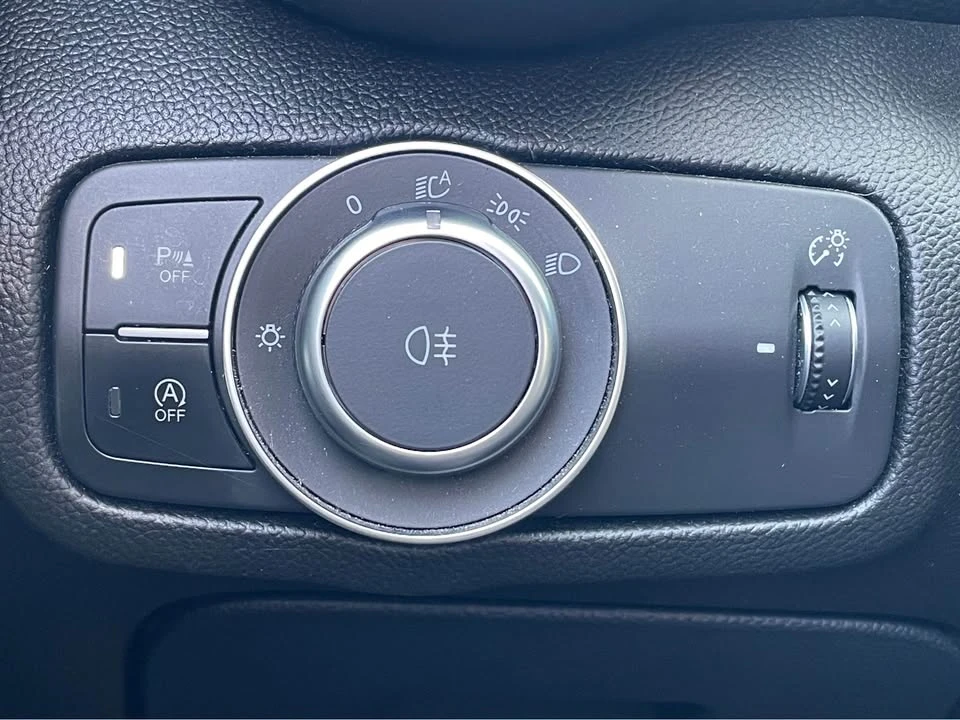 2019 Alfa Romeo Giulia - Image 14 of 20
