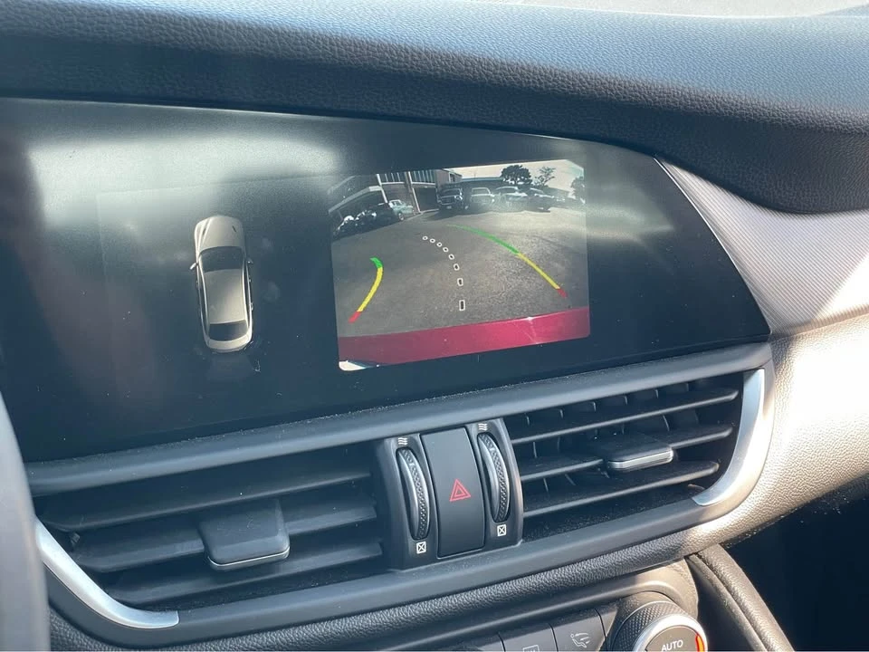 2019 Alfa Romeo Giulia - Image 16 of 20