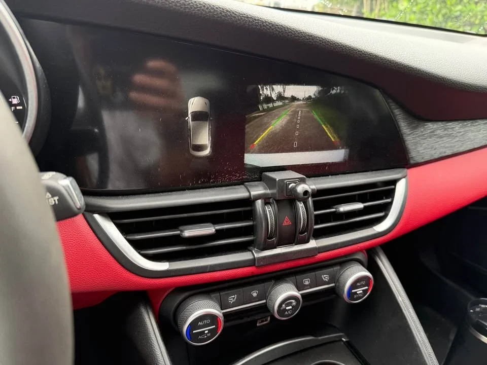 2019 Alfa Romeo Giulia - Image 9 of 9