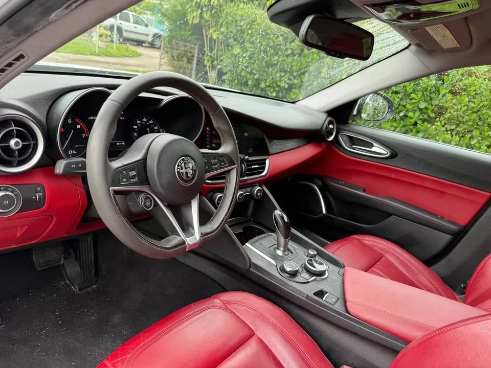 2019 Alfa Romeo Giulia - Image 8 of 9