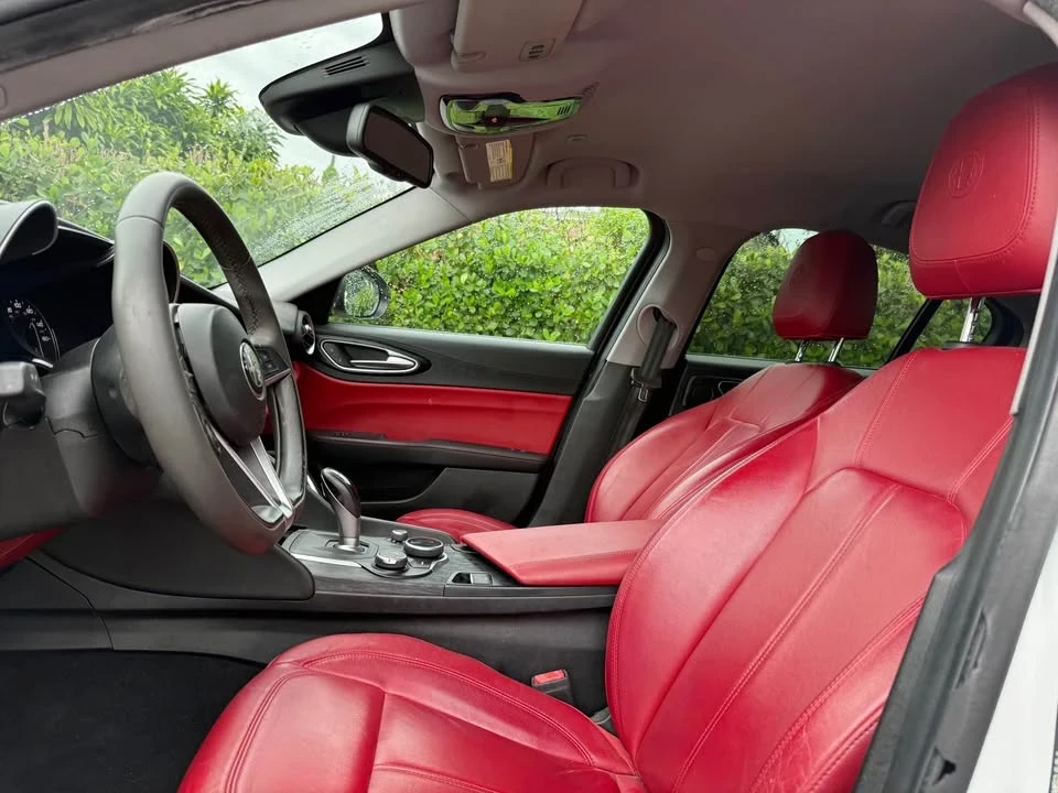 2019 Alfa Romeo Giulia - Image 7 of 9