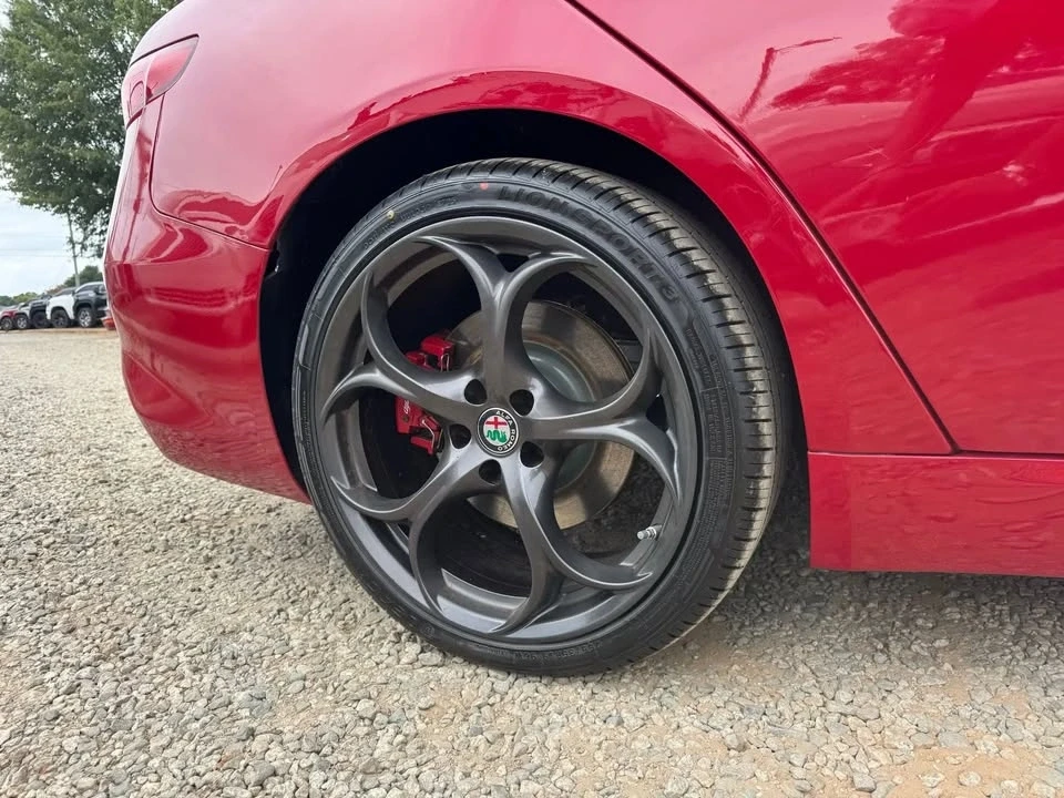 2019 Alfa Romeo Giulia - Image 9 of 20
