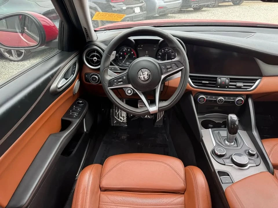 2019 Alfa Romeo Giulia - Image 15 of 20