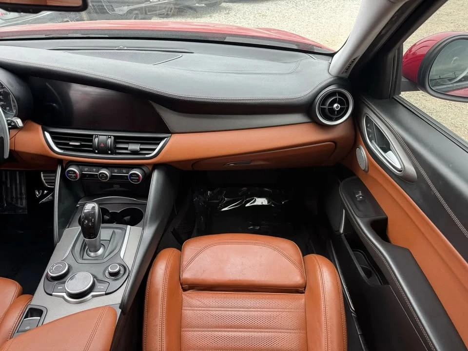 2019 Alfa Romeo Giulia - Image 14 of 20