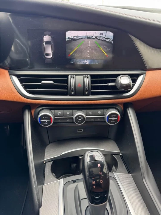 2019 Alfa Romeo Giulia - Image 10 of 17