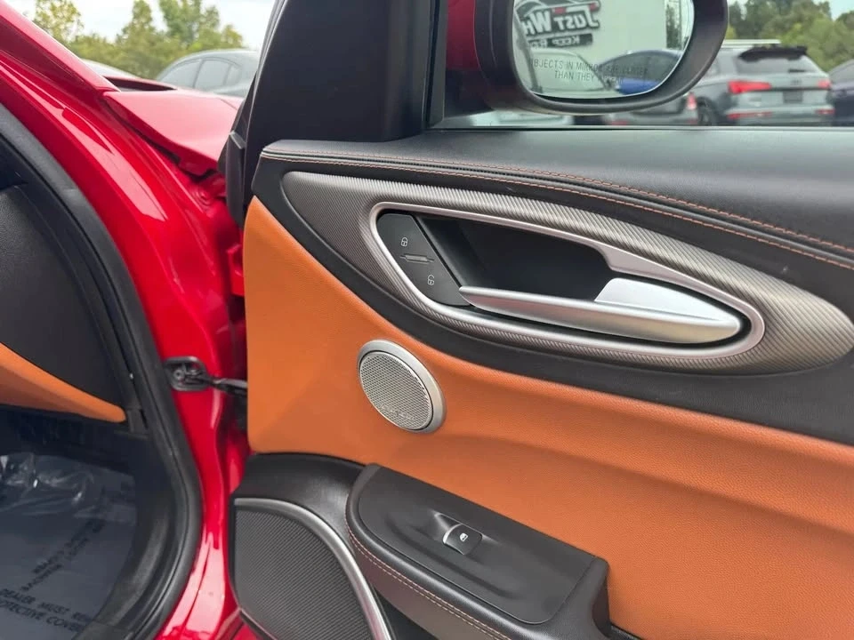 2019 Alfa Romeo Giulia - Image 10 of 20