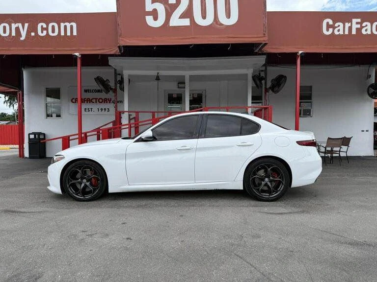2019 Alfa Romeo Giulia - Image 5 of 17