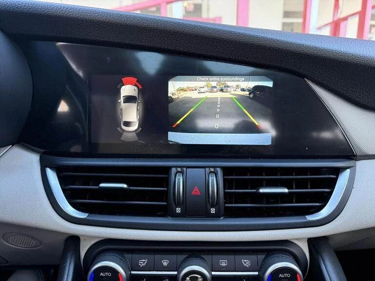 2019 Alfa Romeo Giulia - Image 17 of 17
