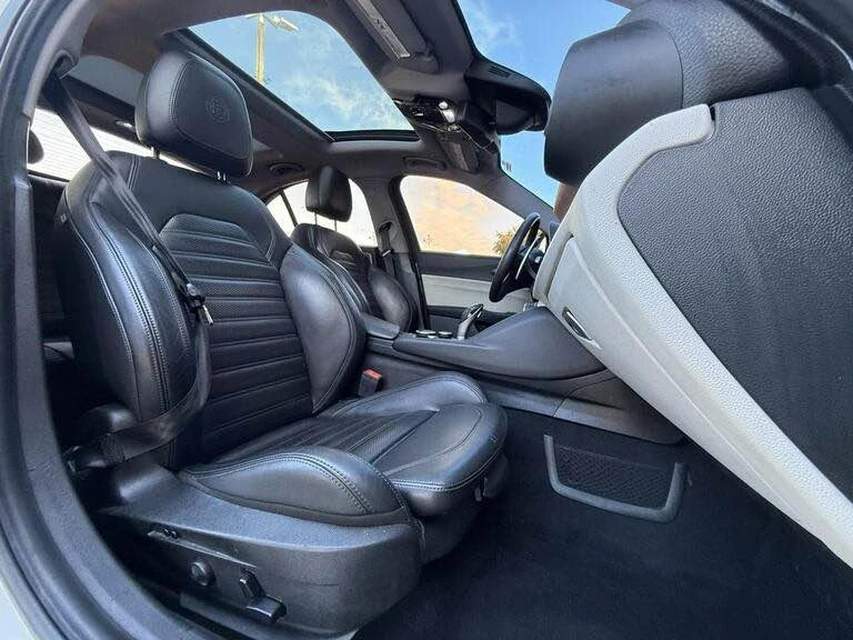 2019 Alfa Romeo Giulia - Image 11 of 17