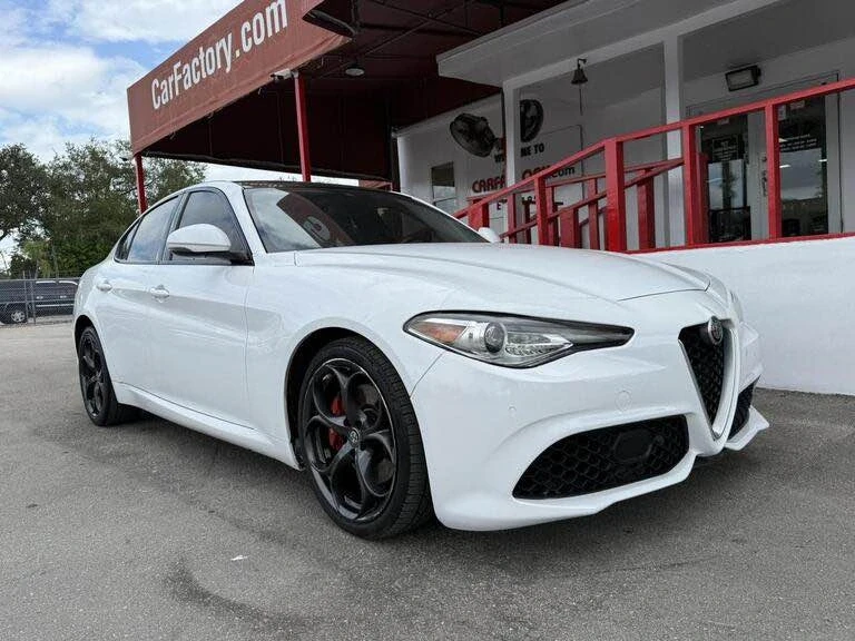 2019 Alfa Romeo Giulia - Image 8 of 17
