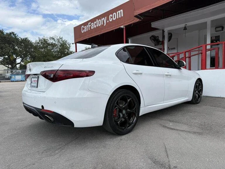2019 Alfa Romeo Giulia - Image 6 of 17