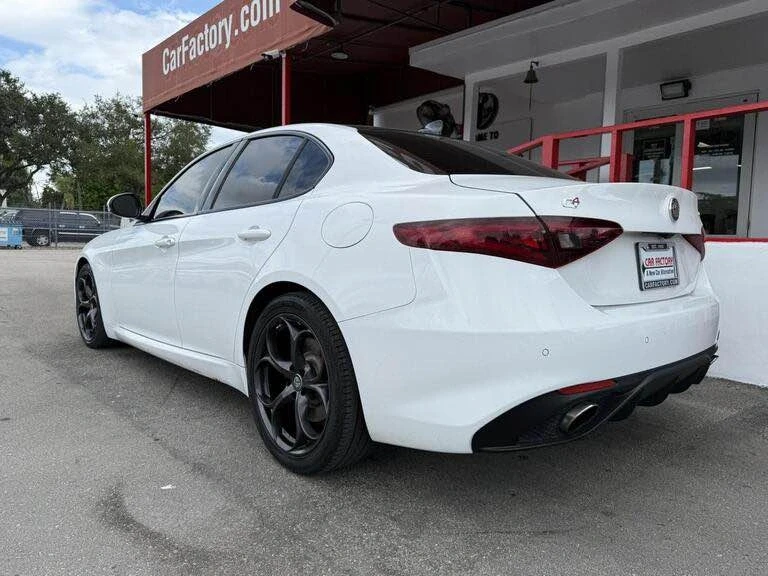 2019 Alfa Romeo Giulia - Image 7 of 17