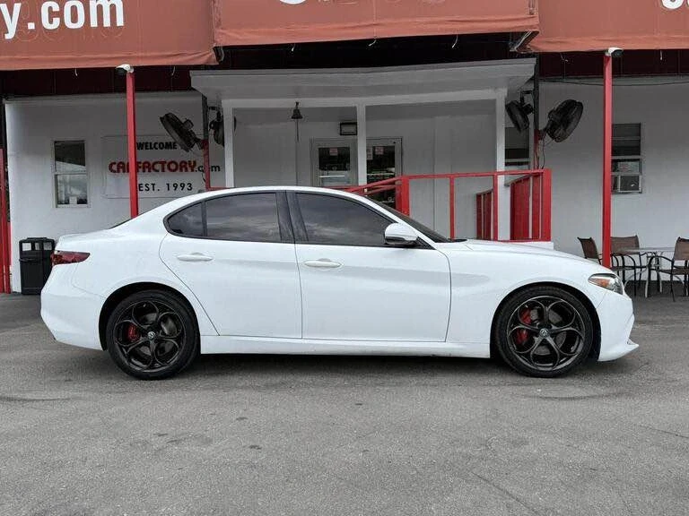 2019 Alfa Romeo Giulia - Image 4 of 17