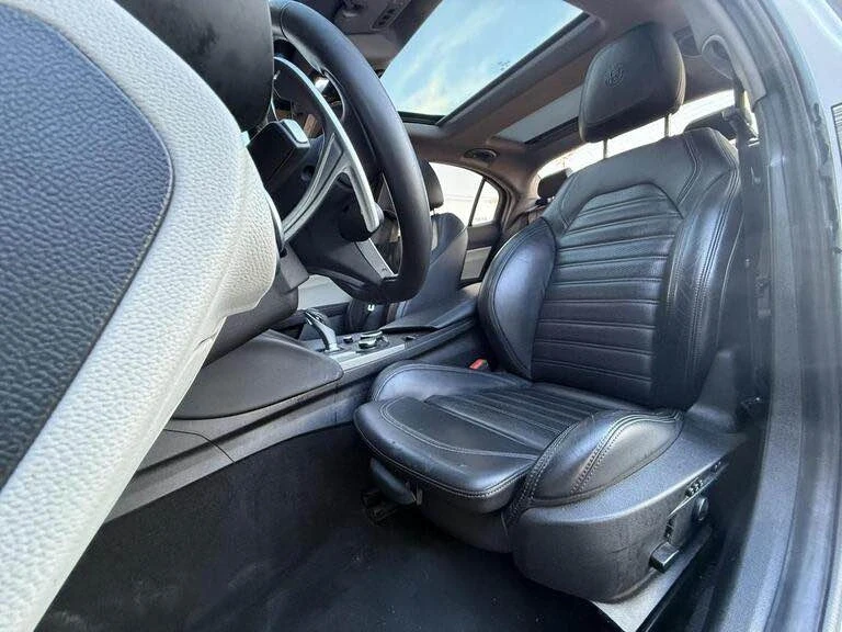 2019 Alfa Romeo Giulia - Image 12 of 17