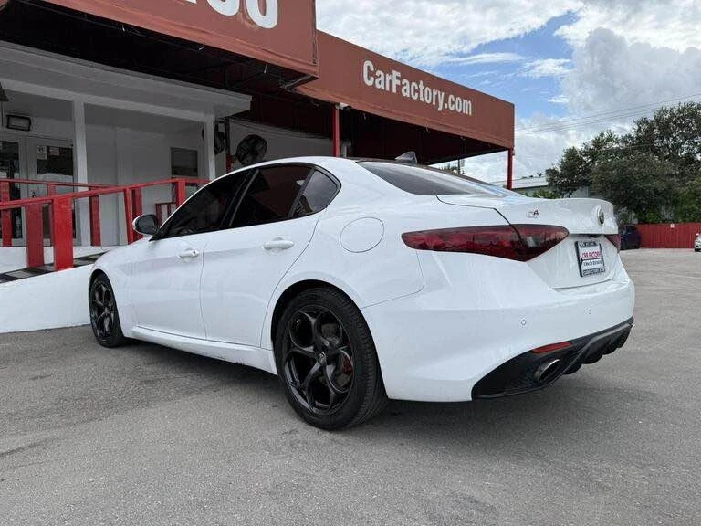 2019 Alfa Romeo Giulia - Image 9 of 17