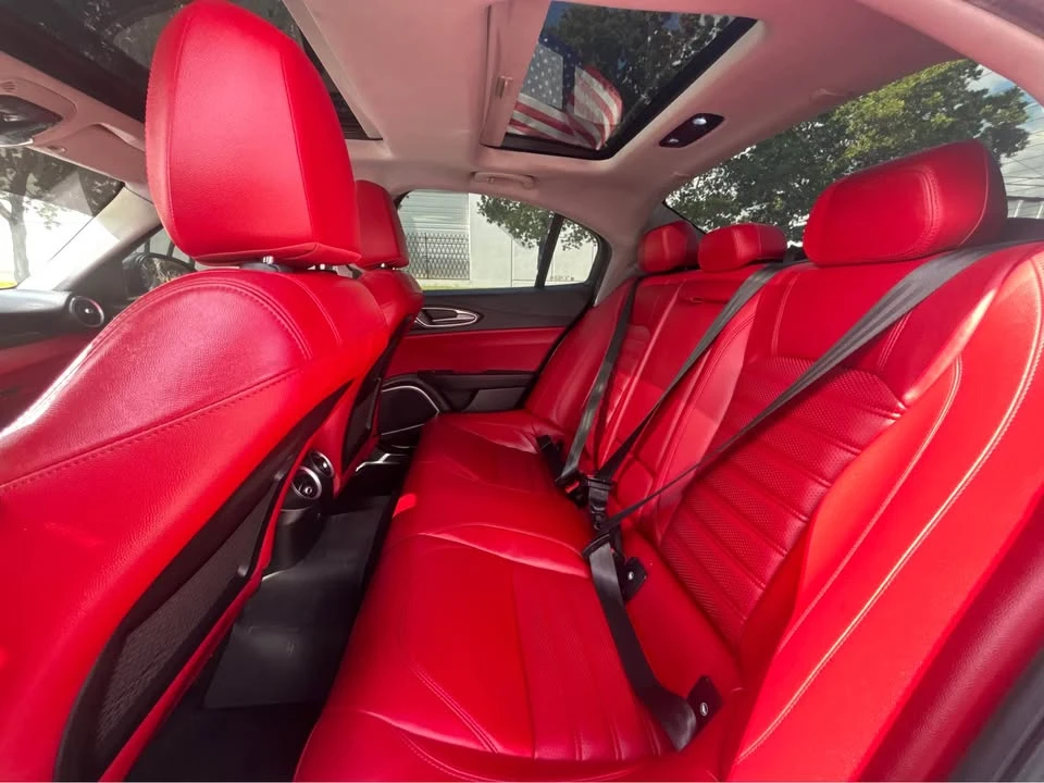 2019 Alfa Romeo Giulia - Image 13 of 18