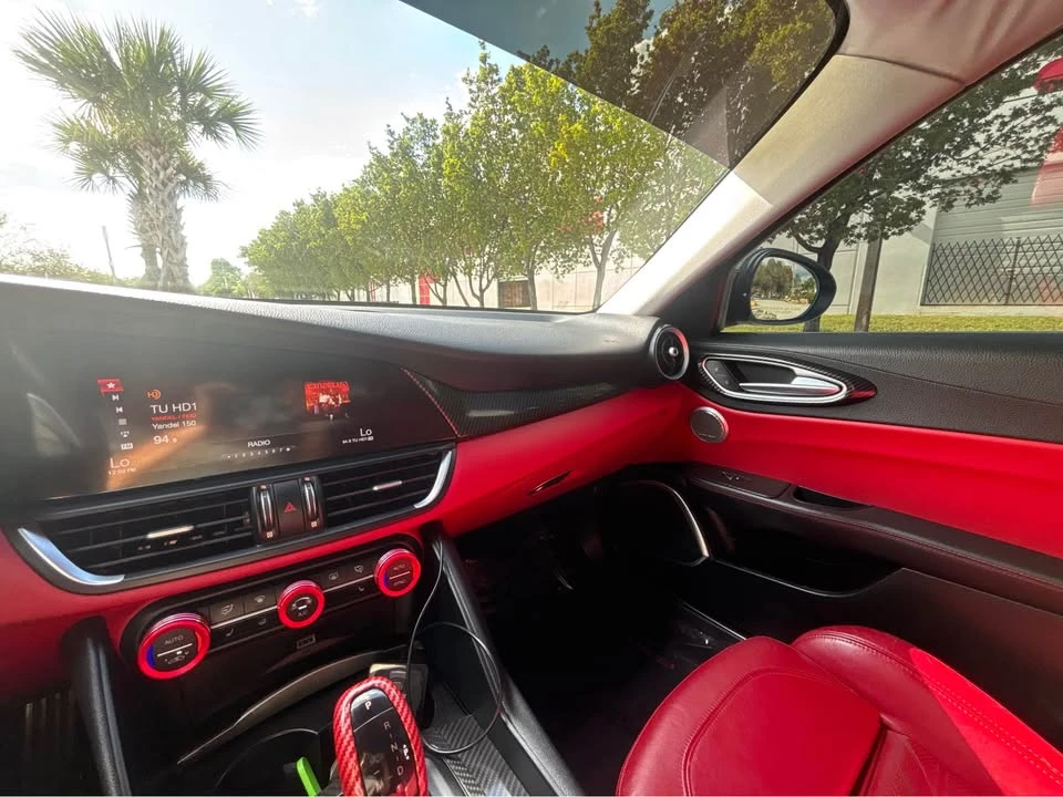 2019 Alfa Romeo Giulia - Image 17 of 18