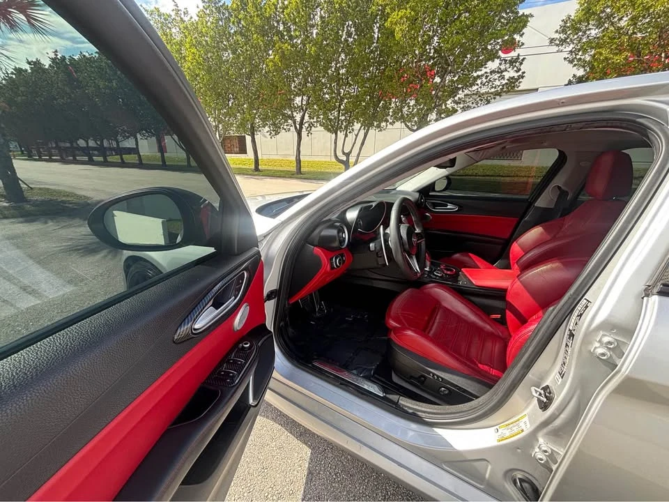 2019 Alfa Romeo Giulia - Image 9 of 18