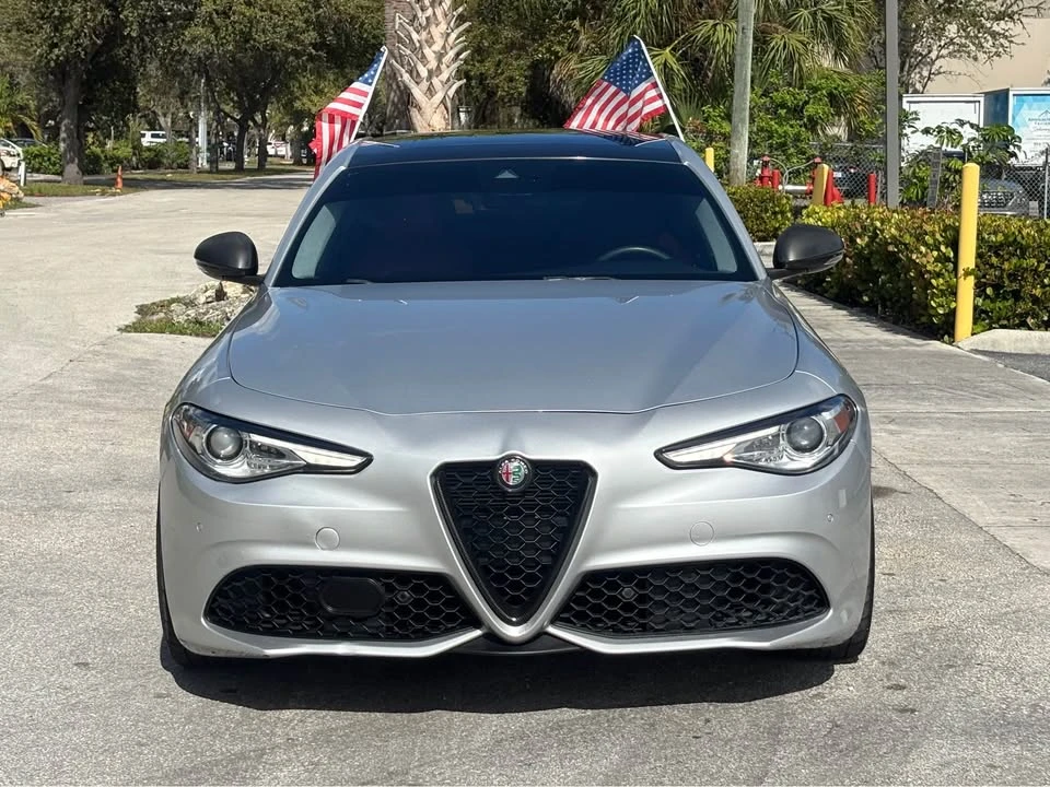 2019 Alfa Romeo Giulia - Image 8 of 18