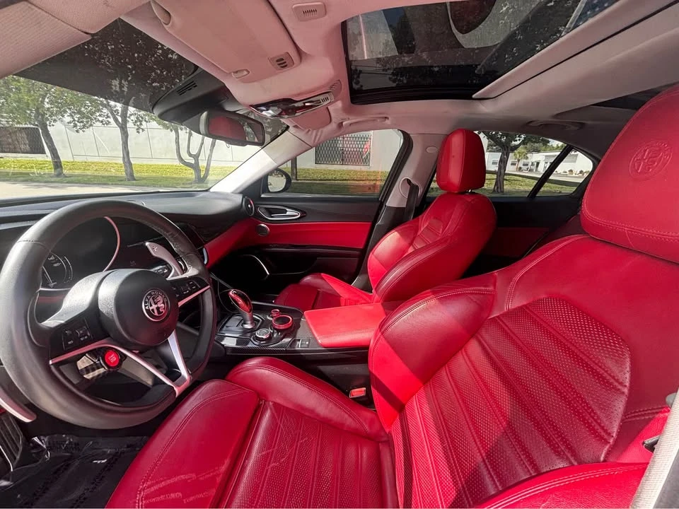 2019 Alfa Romeo Giulia - Image 11 of 18