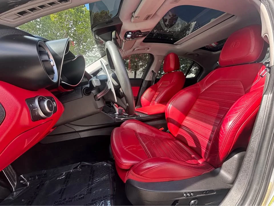 2019 Alfa Romeo Giulia - Image 10 of 18