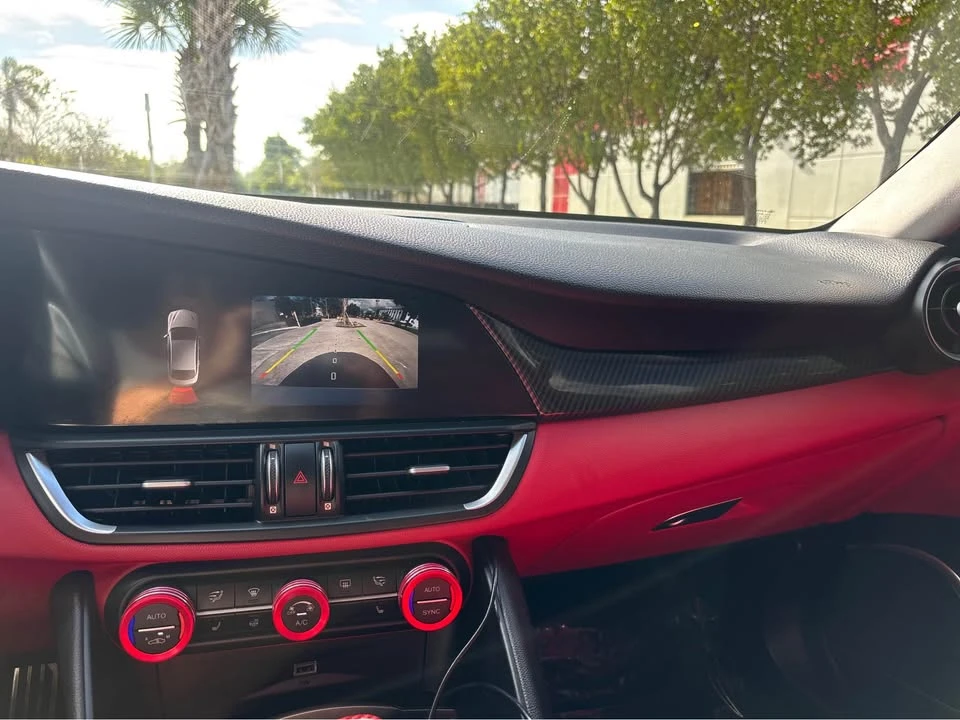 2019 Alfa Romeo Giulia - Image 16 of 18